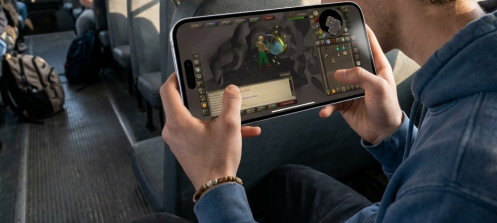Old School RuneScape mobile gameplay on smartphone